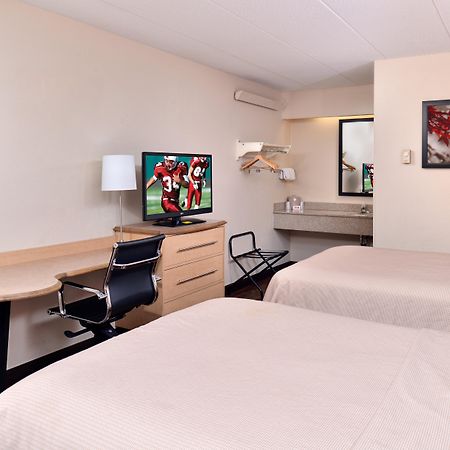 Super 8 By Wyndham Deerfield - Northbrook Hotell Eksteriør bilde