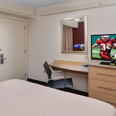 Super 8 By Wyndham Deerfield - Northbrook Hotell Eksteriør bilde
