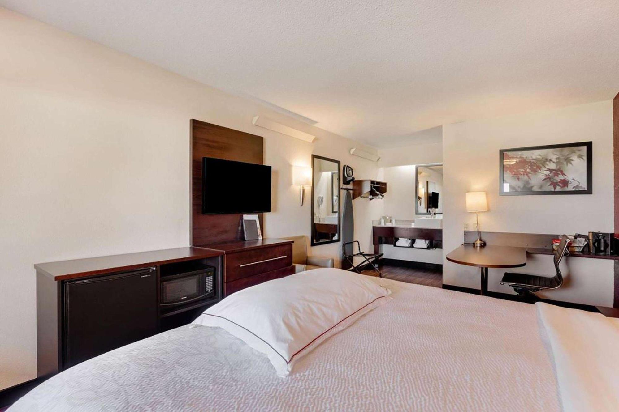 Super 8 By Wyndham Deerfield - Northbrook Hotell Eksteriør bilde