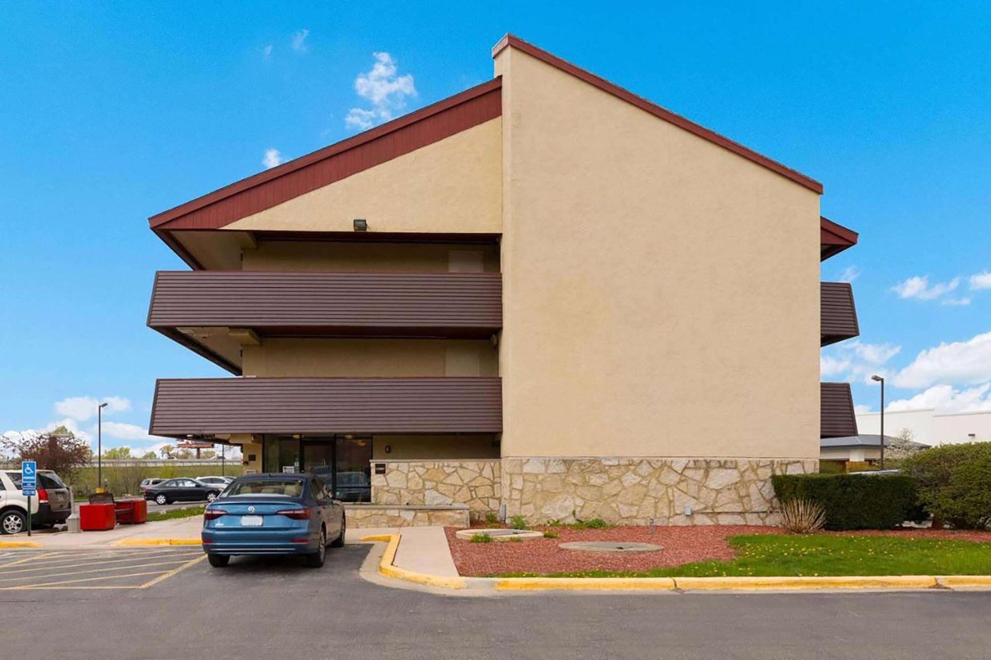 Super 8 By Wyndham Deerfield - Northbrook Hotell Eksteriør bilde
