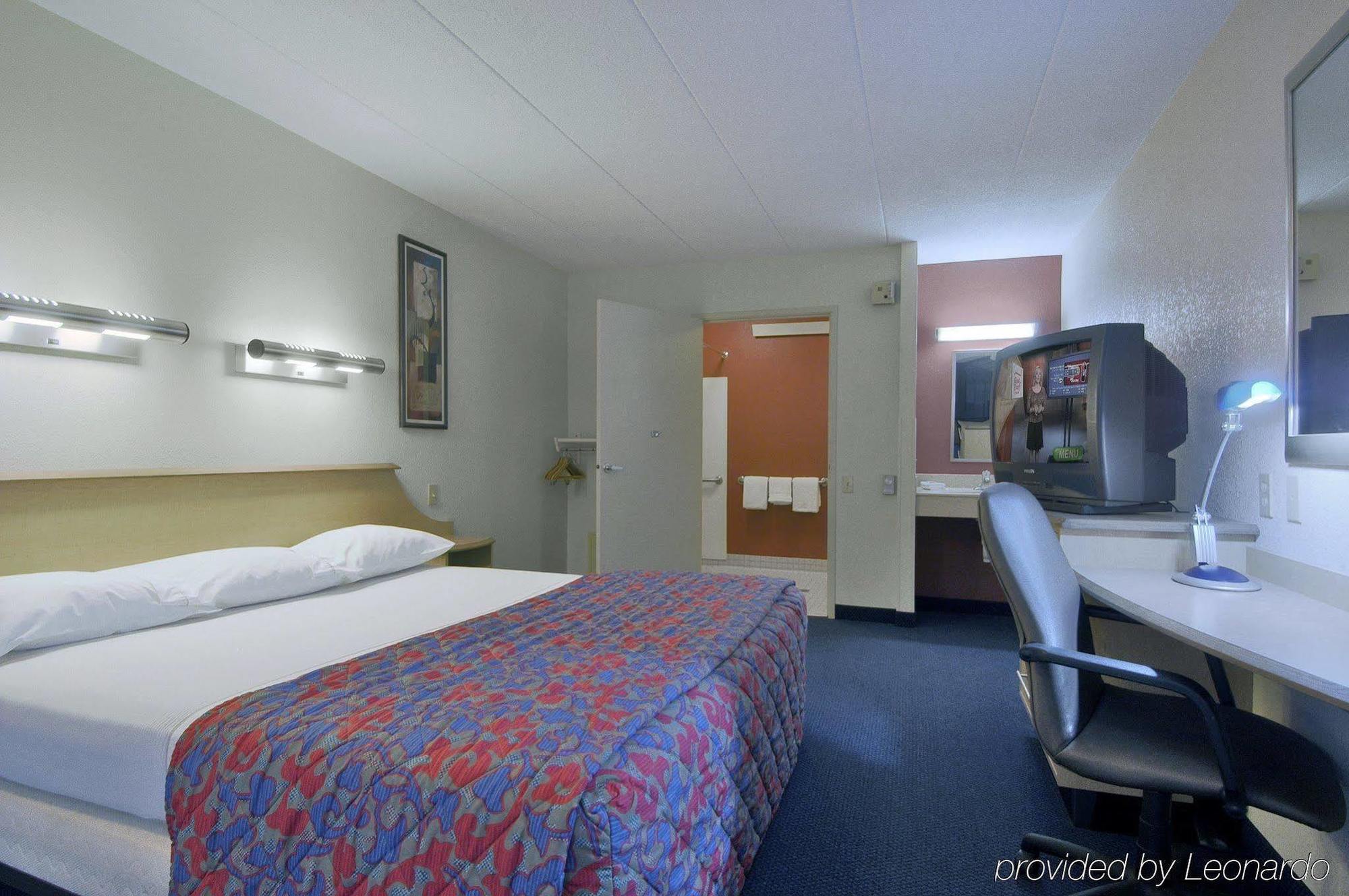 Super 8 By Wyndham Deerfield - Northbrook Hotell Eksteriør bilde